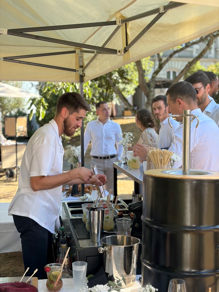 Barman La Cascade à Cocktails en prestation